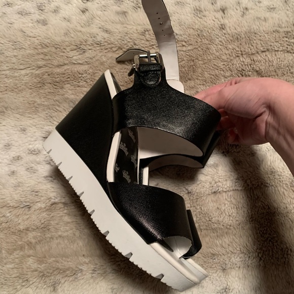 Juicy Couture Trish Wedges - Picture 3 of 6